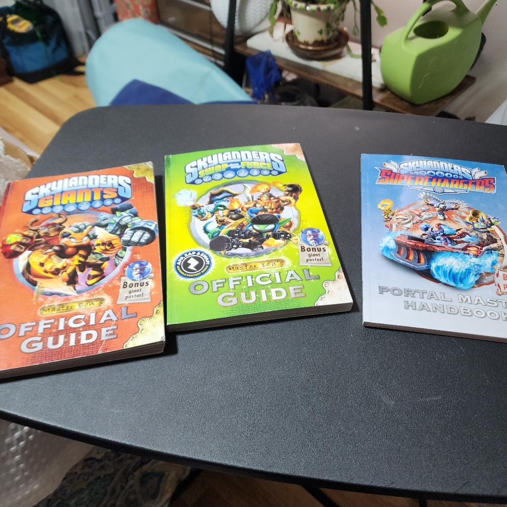 SKYLANDERS EUC 3 BOOK SET. OFFICIAL GUIDES - PORTAL MASTERS